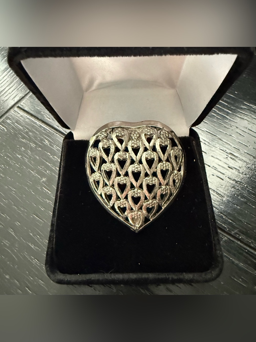 Vintage Celebrity Open-Heart Dome Shaped Scarf Clip
